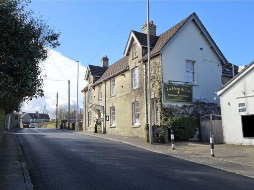 Similar property image