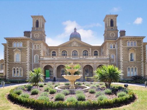 Similar property image