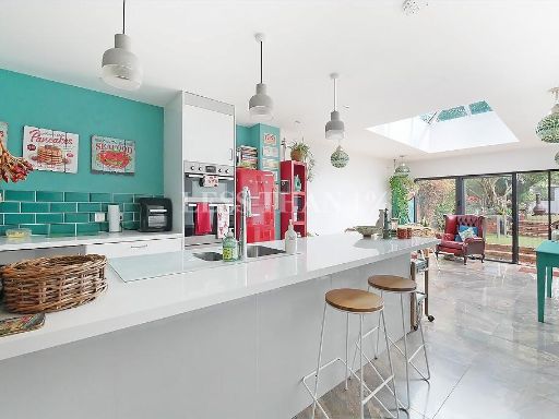 Similar property image