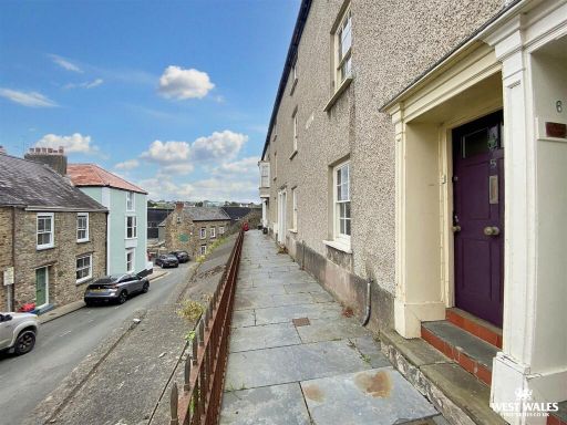 Similar property image