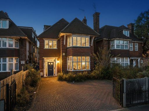 Similar property image